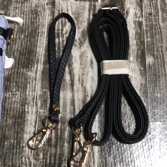 MFK Collection By Mia Convertible Crossbody/Wristlet - Picture 4 of 8